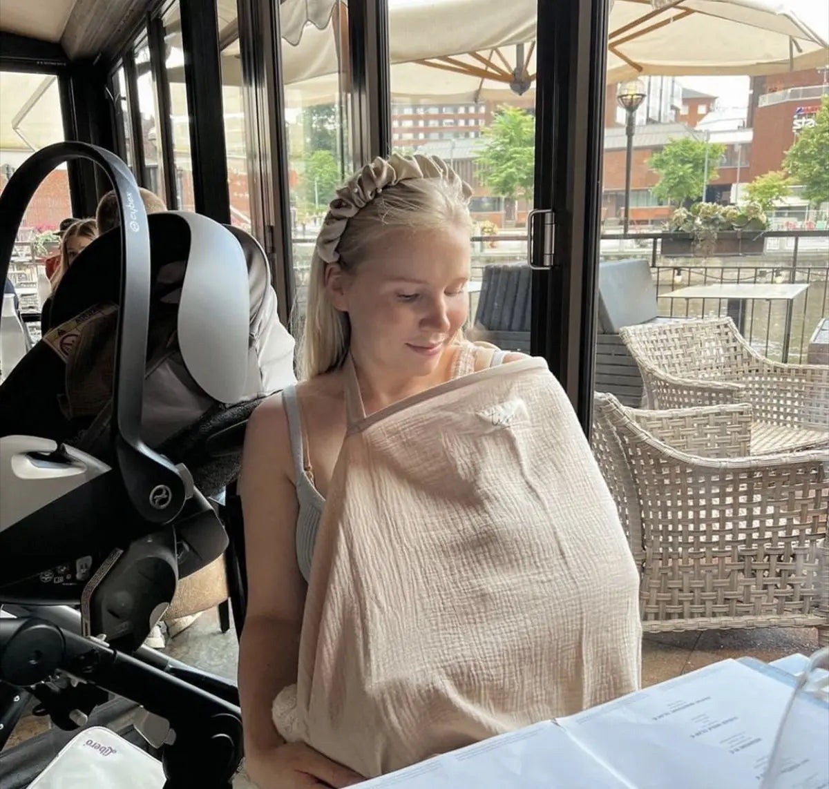 Breathable Baby Nursing Cover 🍼